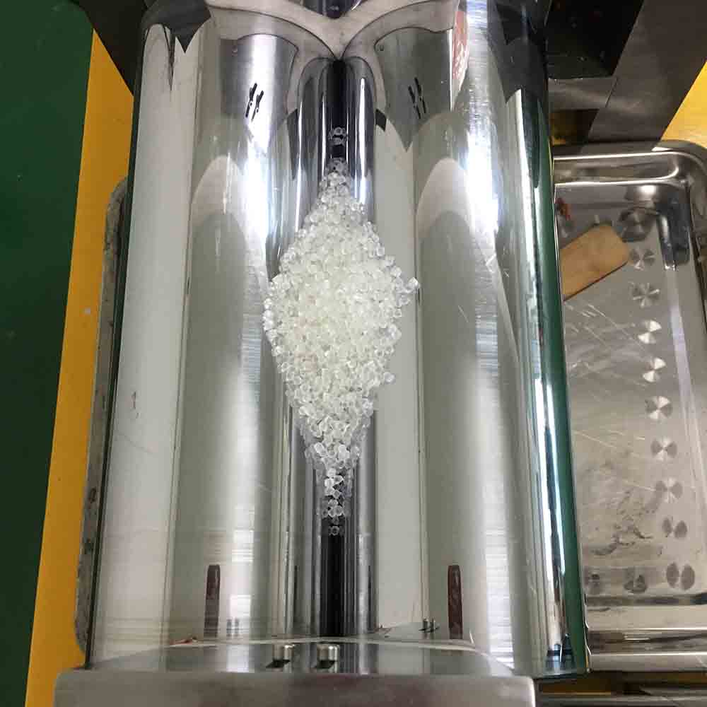 材料：PVC顆粒