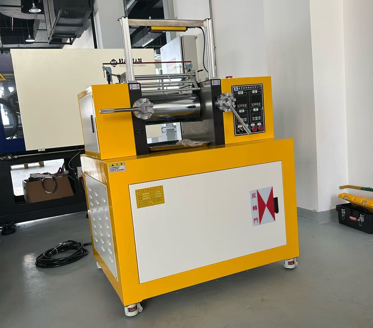 雙輥開煉機(jī)技術(shù)創(chuàng)新與老客戶持續(xù)支持