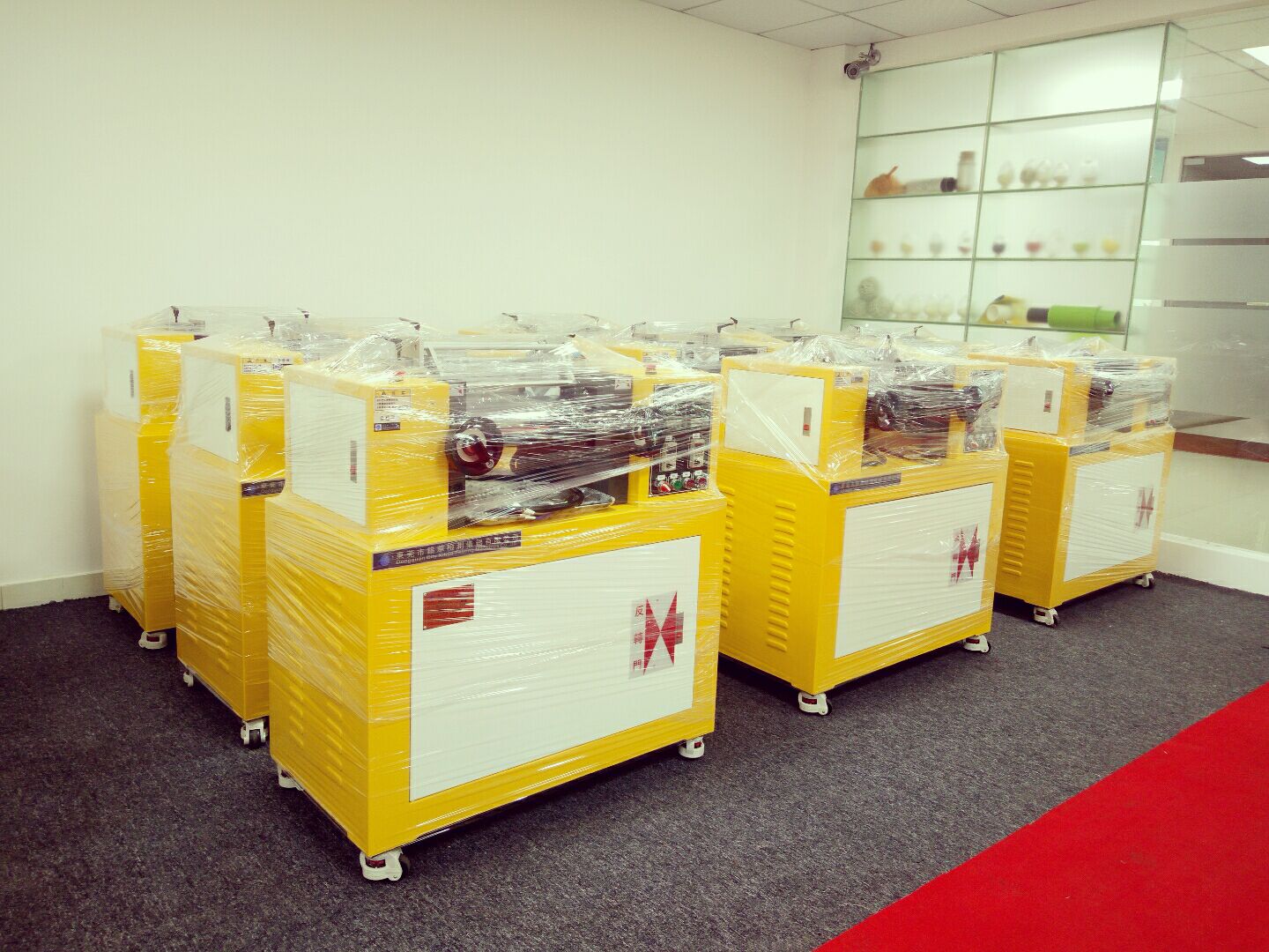 實驗室開煉機核心解析：橡塑研發的基礎型關鍵設備