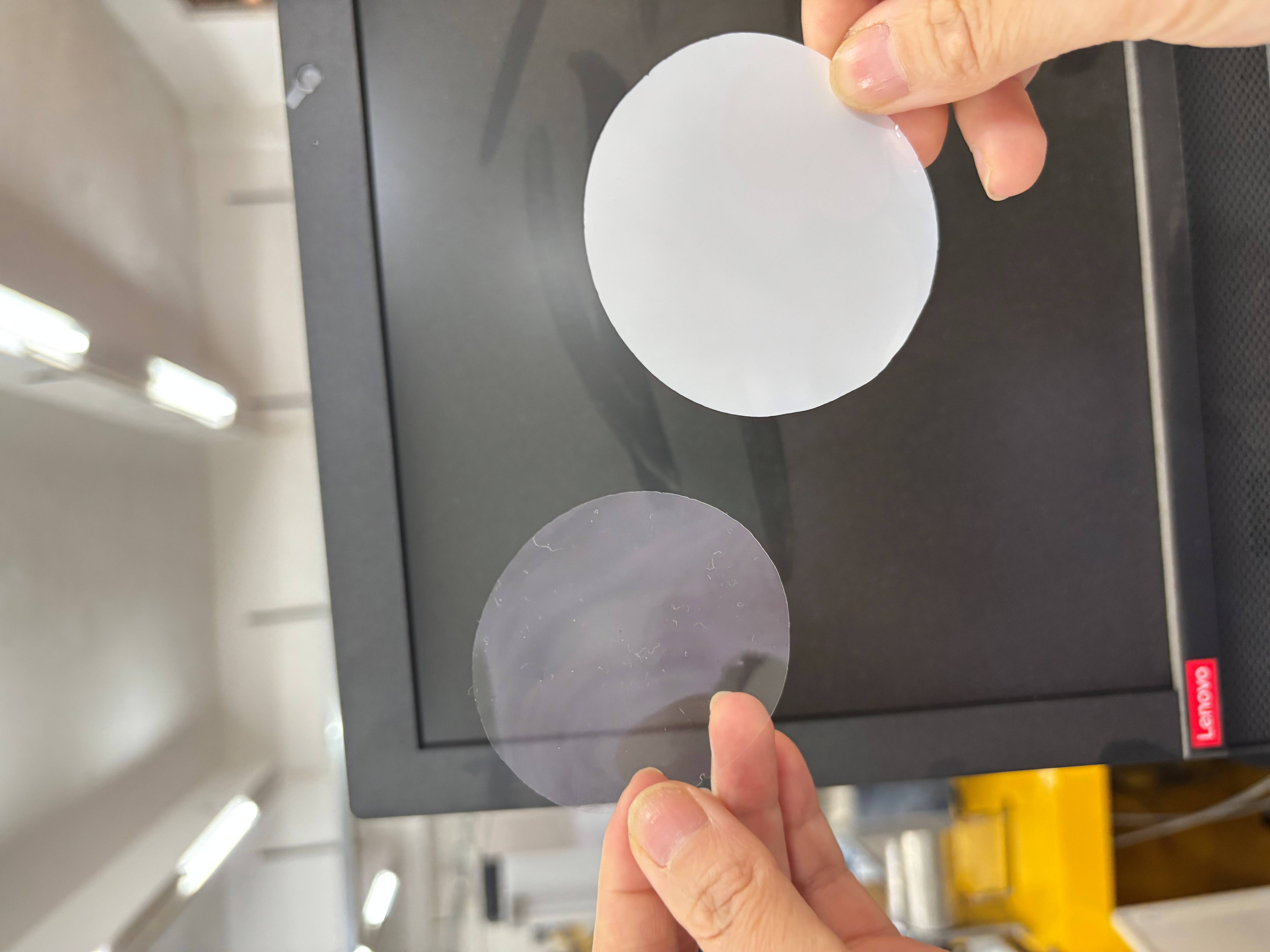 壓片檢測關，以品質管控筑牢 ABS 材料質量防線